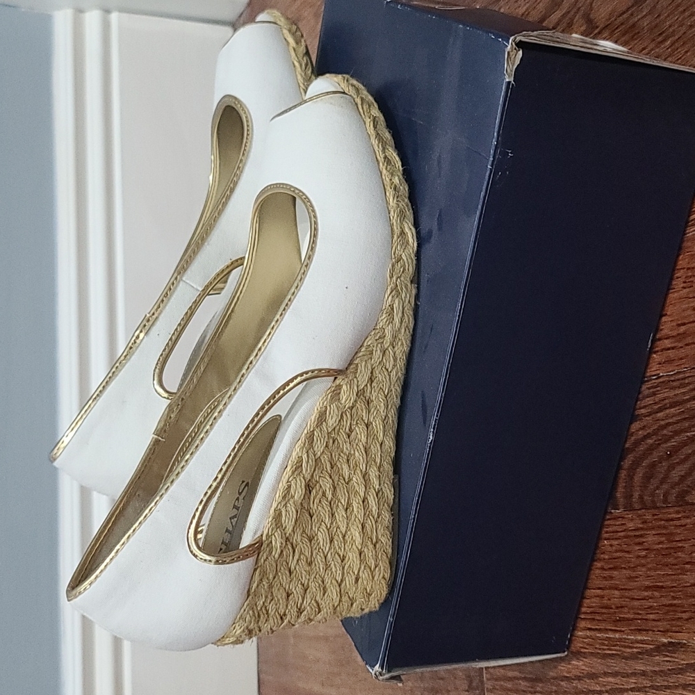 Like NEW White and Gold shoes